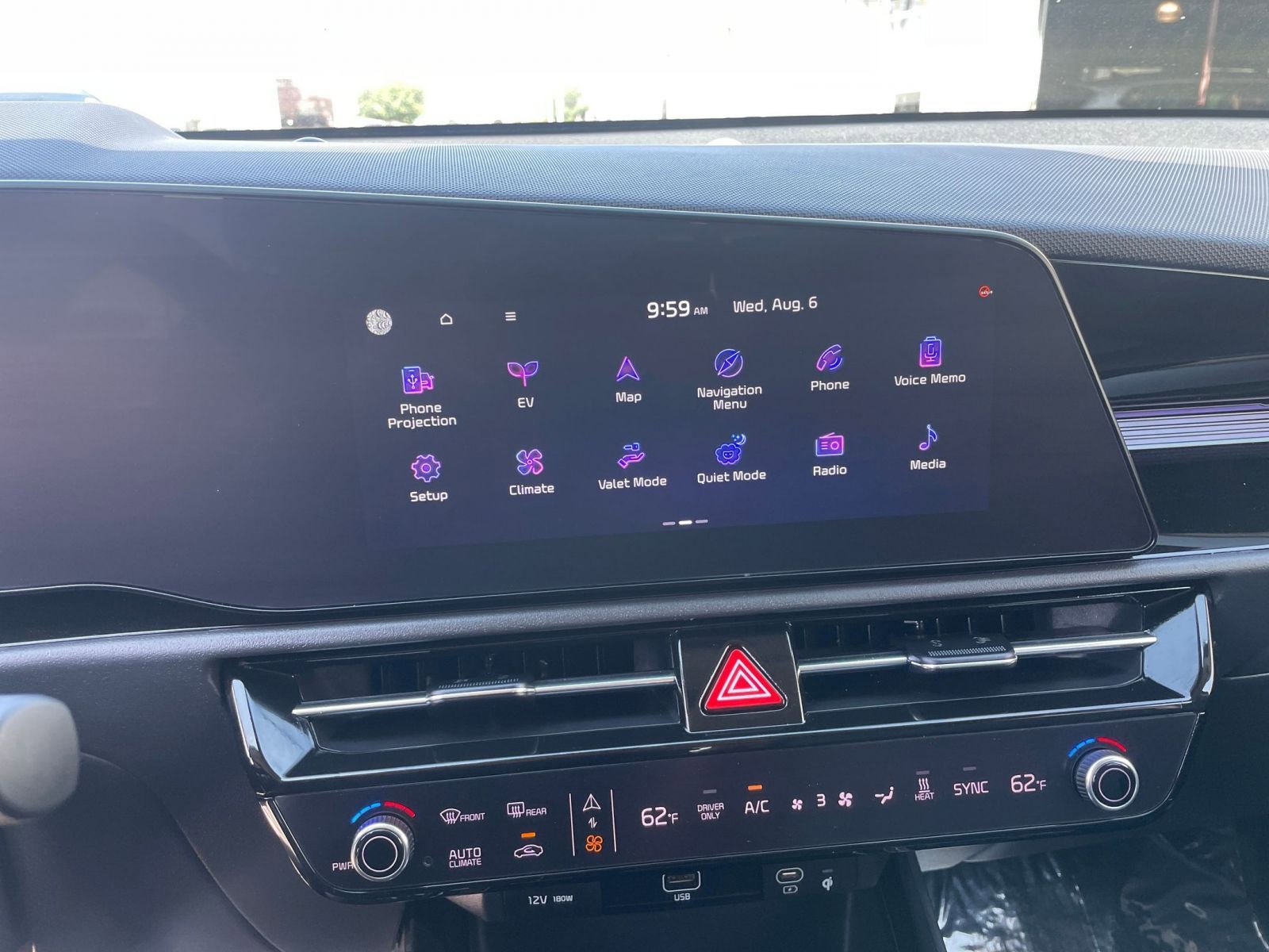 Thumbnail: 2023 Kia Niro - 25