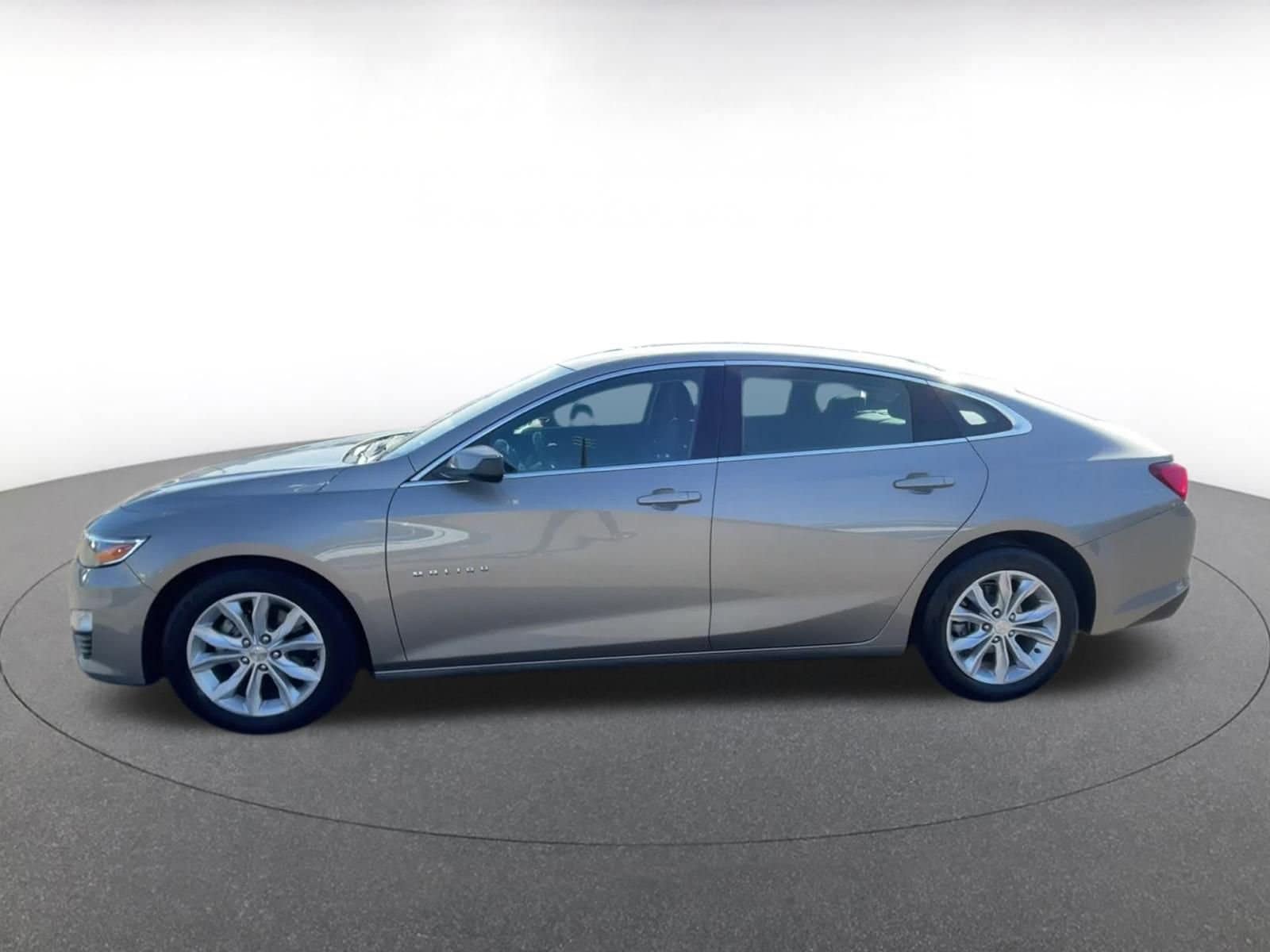 Thumbnail: 2023 Chevrolet Malibu - 9