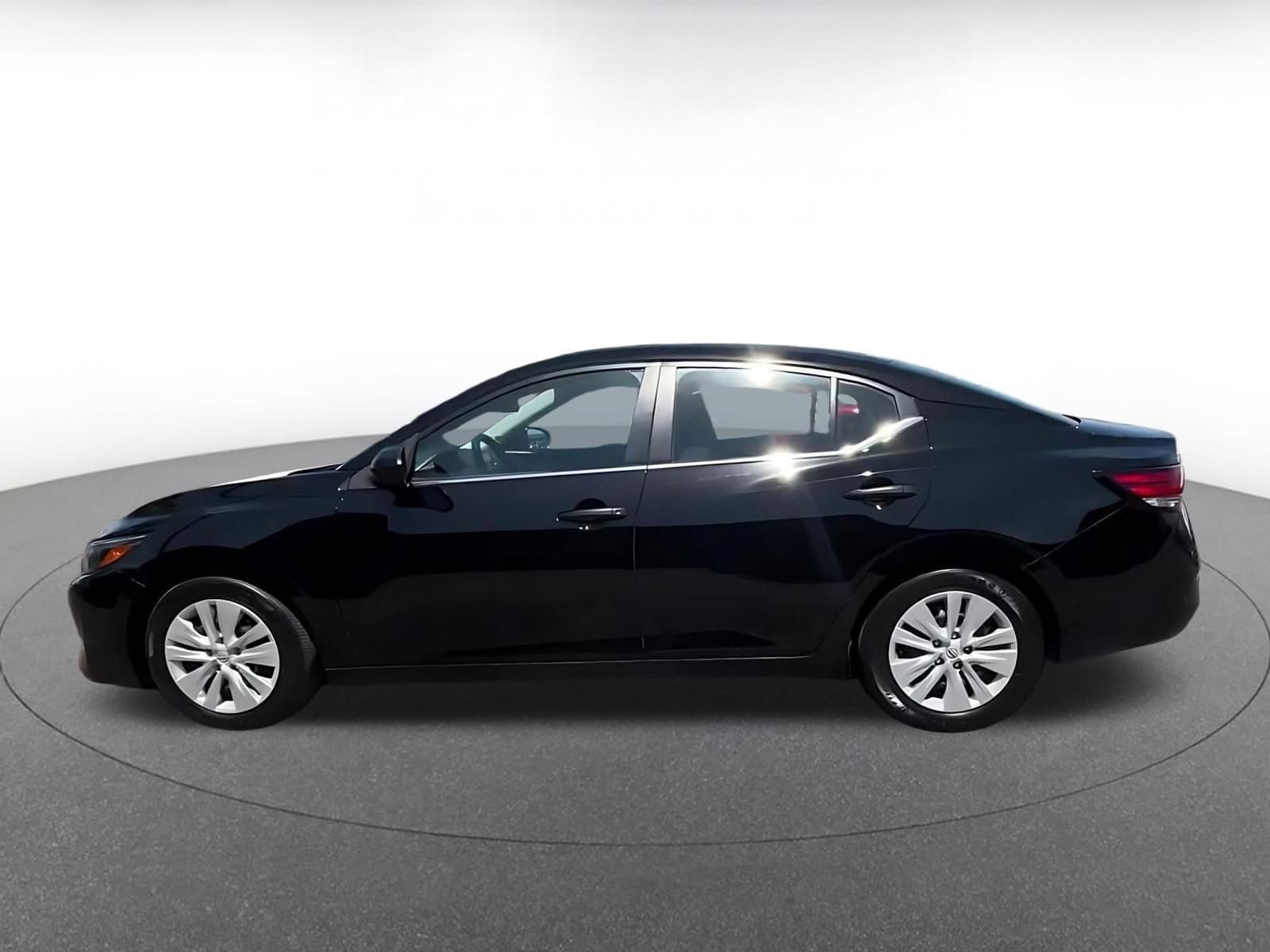 Thumbnail: 2025 Nissan Sentra - 9