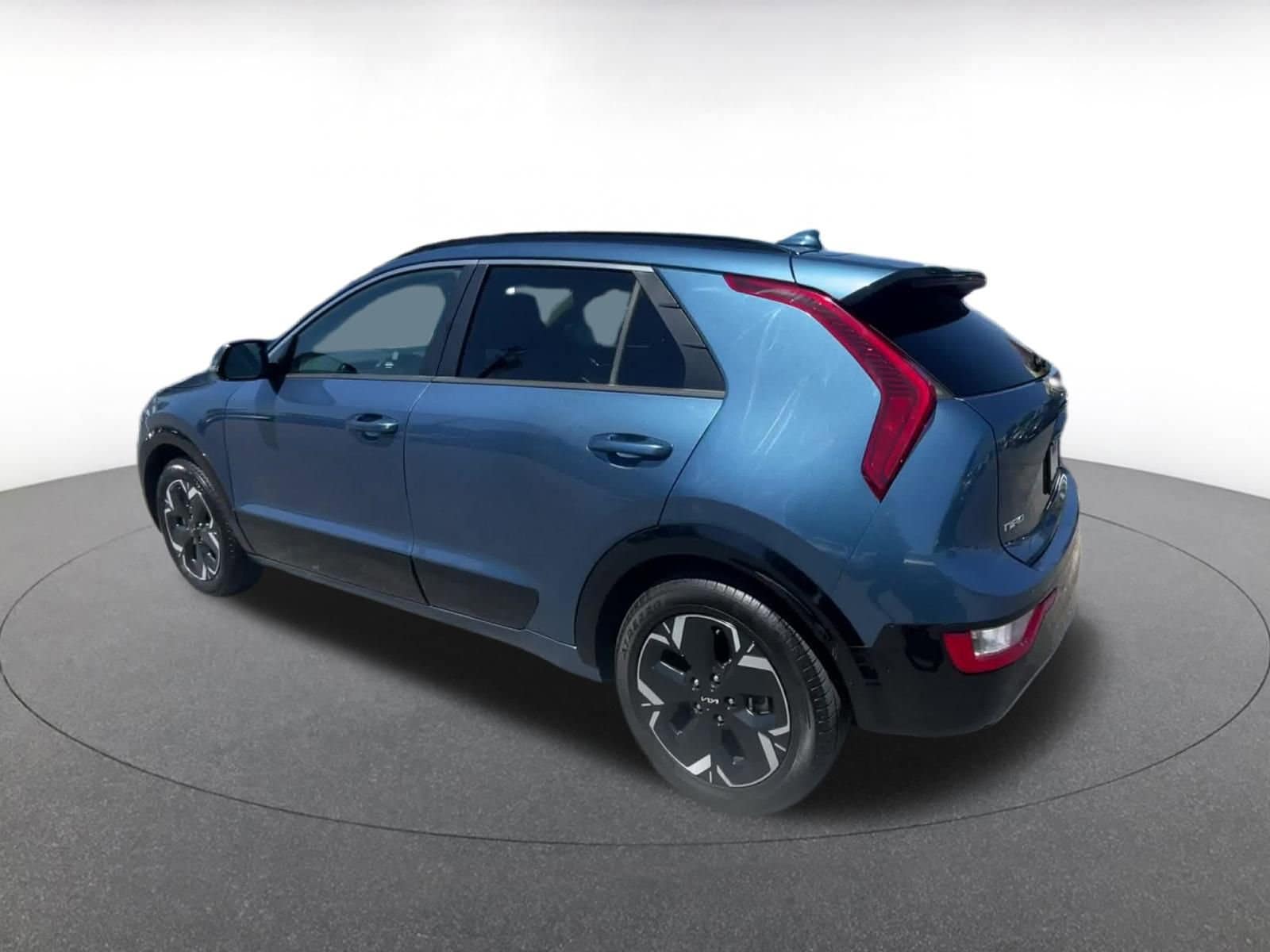 Thumbnail: 2023 Kia Niro - 10