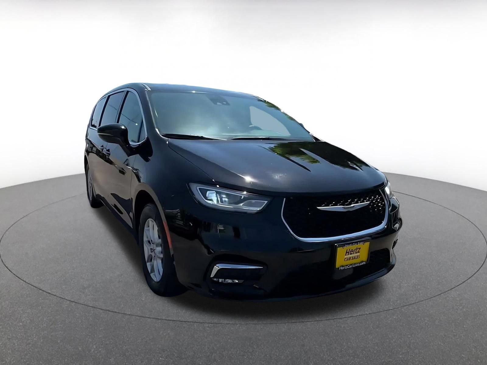 Thumbnail: 2024 Chrysler Pacifica - 3