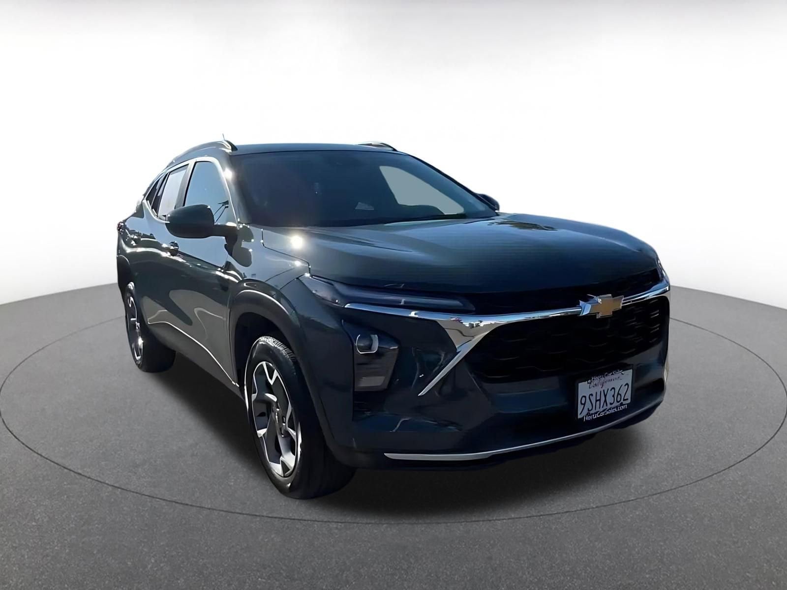 Thumbnail: 2025 Chevrolet Trax - 3