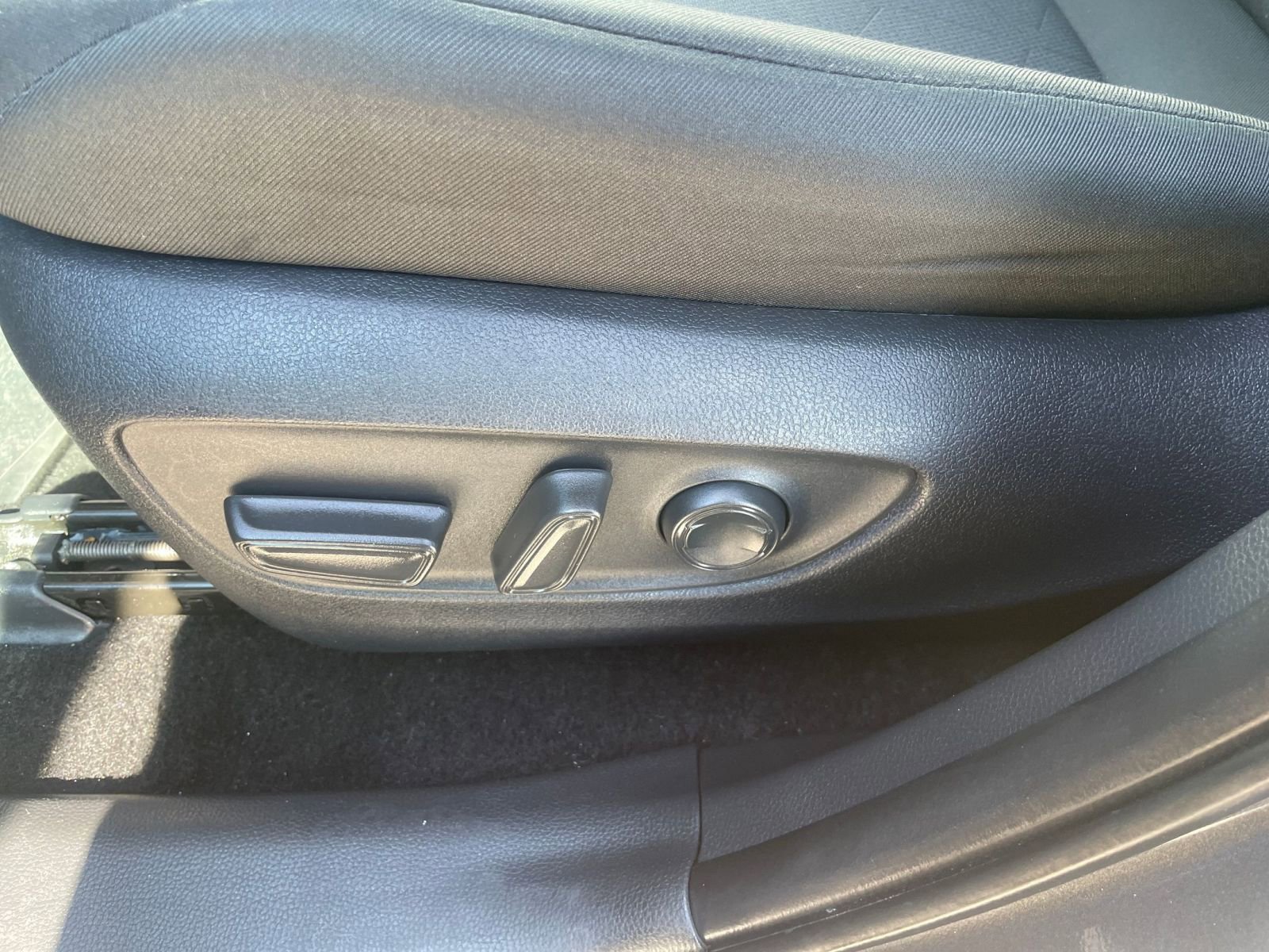 Thumbnail: 2025 Toyota RAV4 - 23