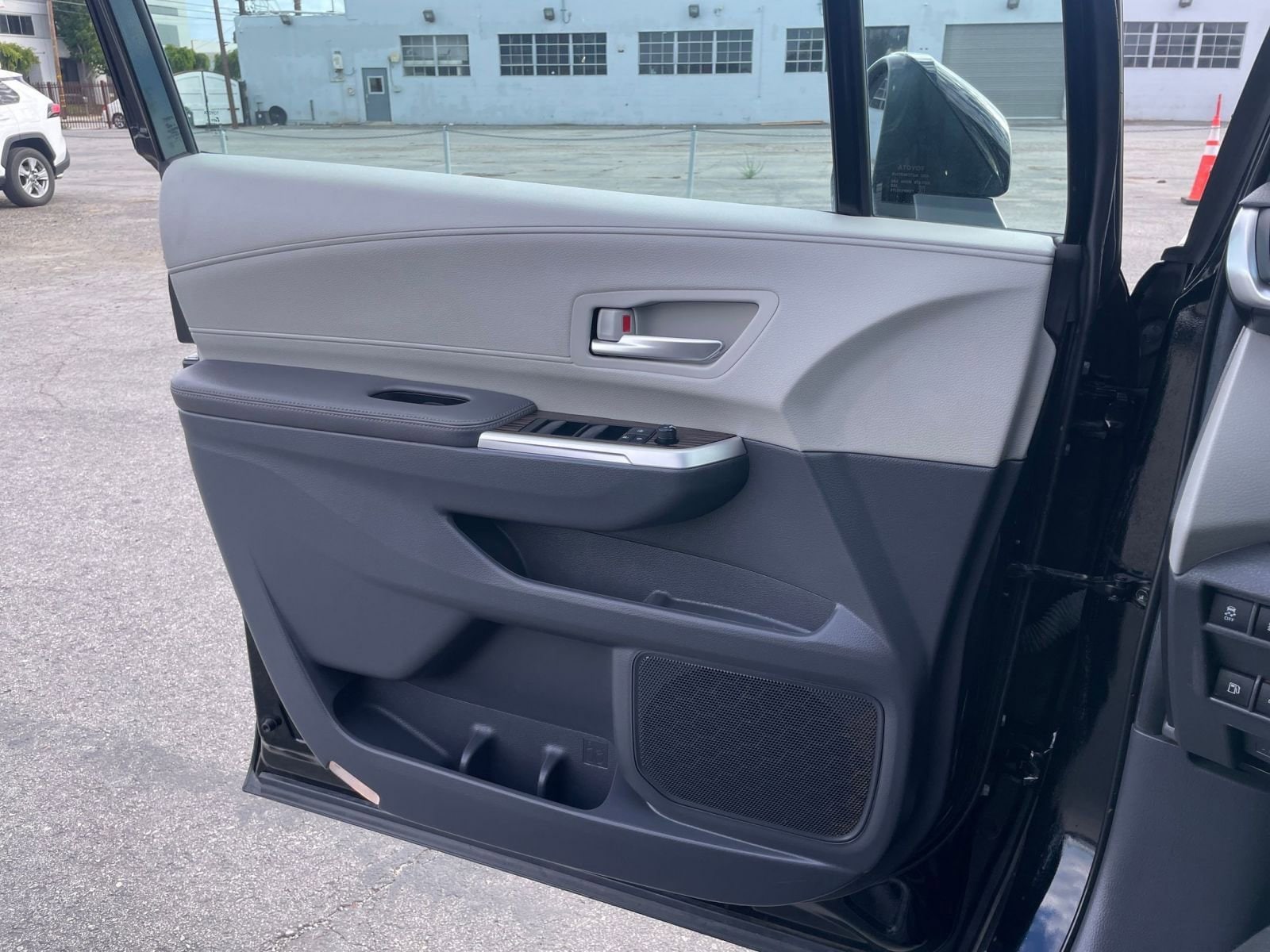 Thumbnail: 2024 Toyota Sienna - 20