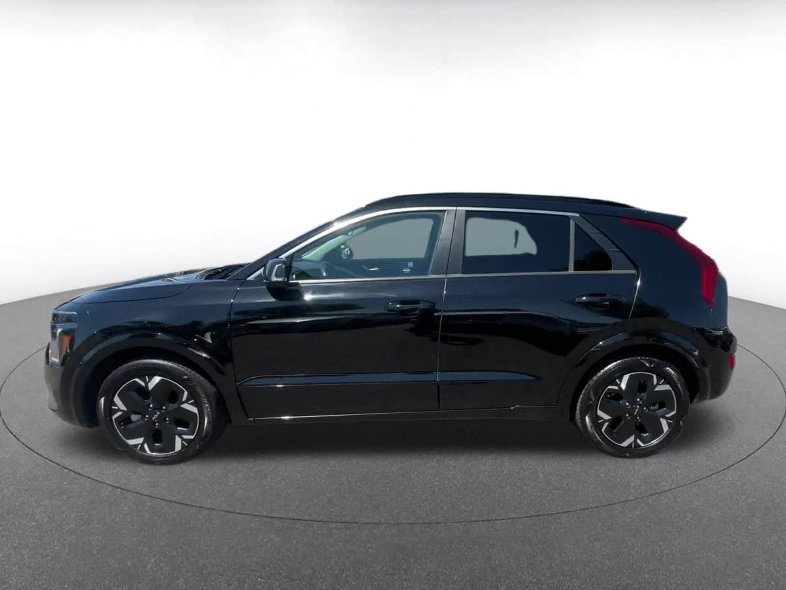 Thumbnail: 2023 Kia Niro - 9