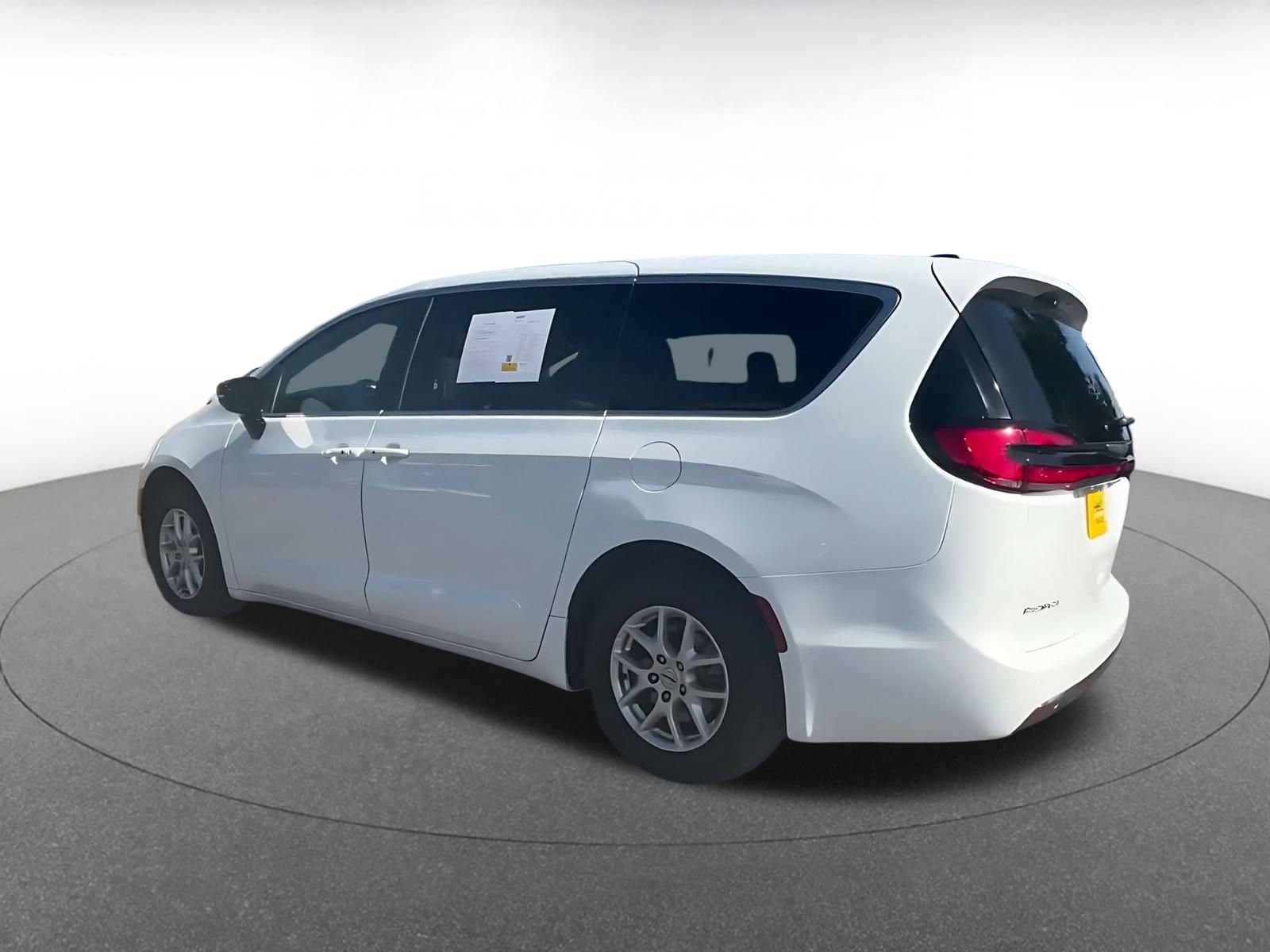 Thumbnail: 2025 Chrysler Pacifica - 9