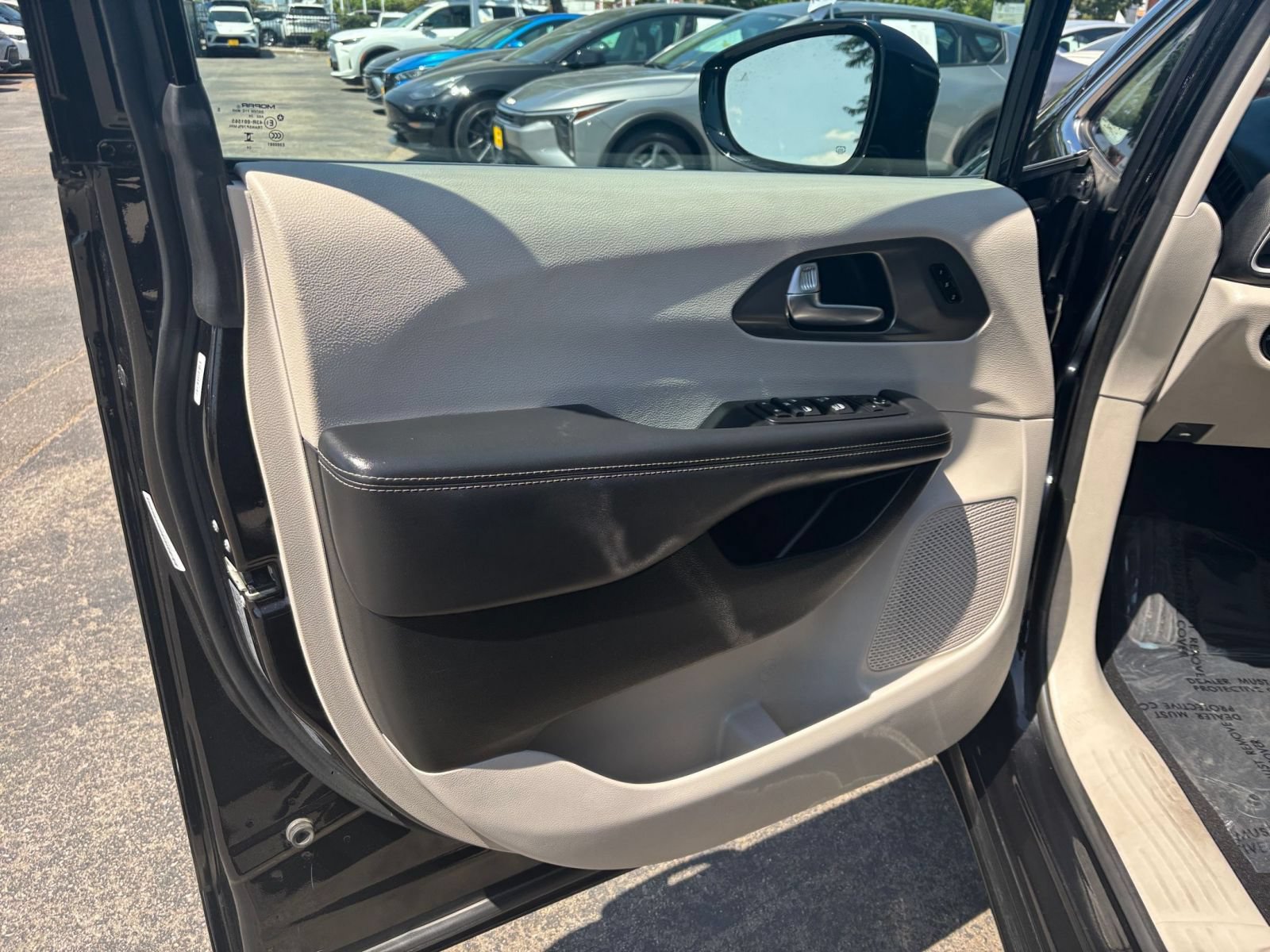 Thumbnail: 2024 Chrysler Pacifica - 18