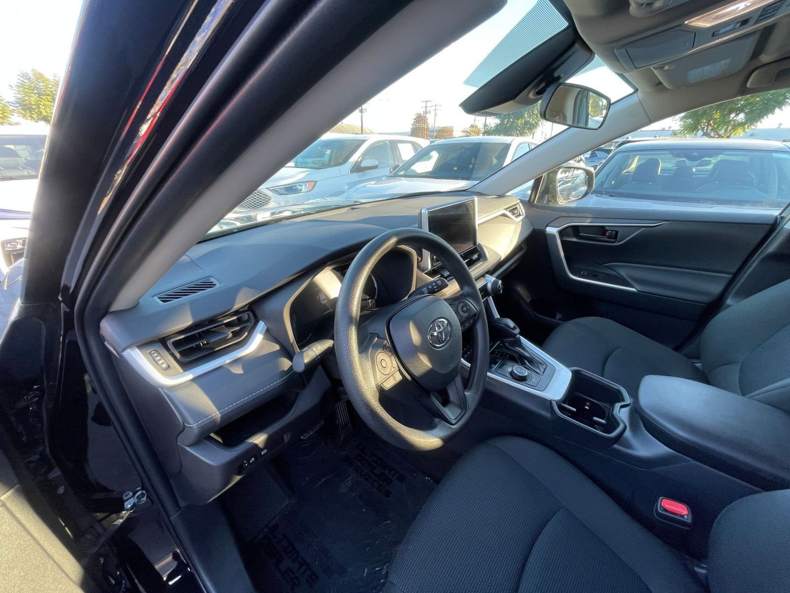 Thumbnail: 2025 Toyota RAV4 - 34