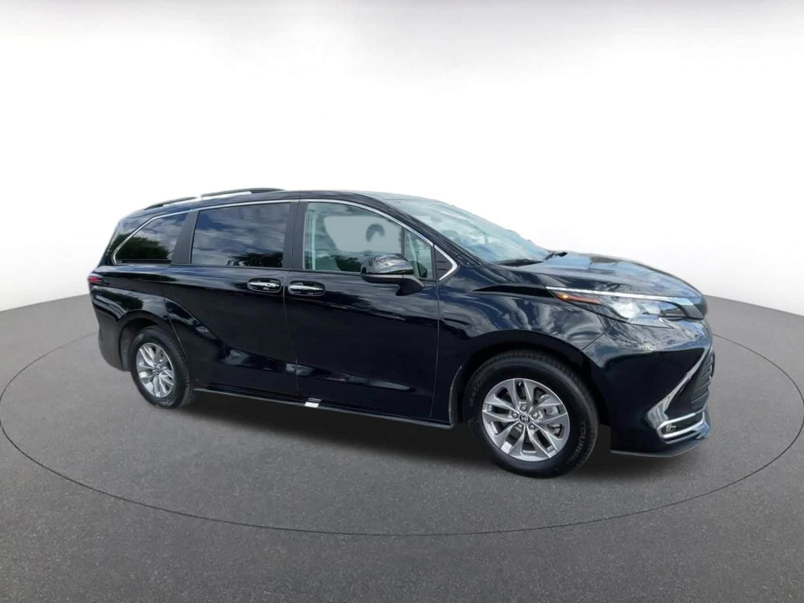 Thumbnail: 2024 Toyota Sienna - 2