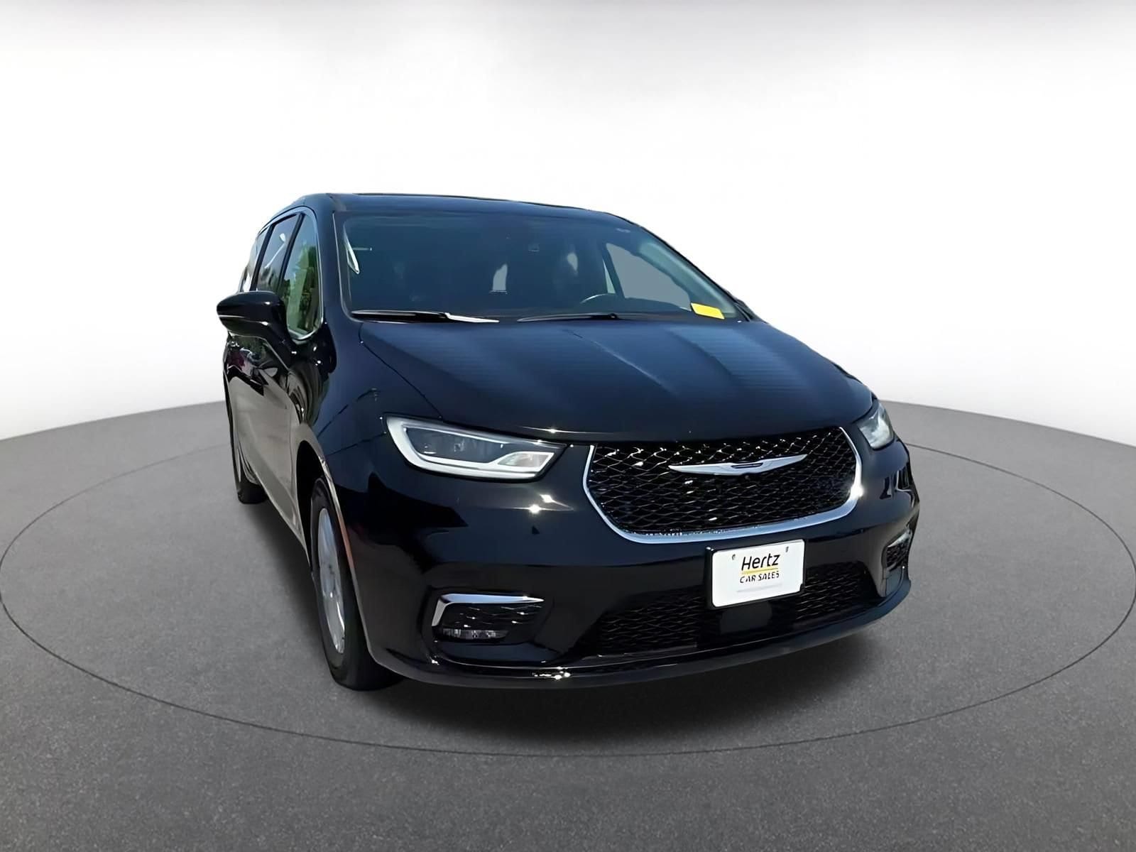 Thumbnail: 2024 Chrysler Pacifica - 3