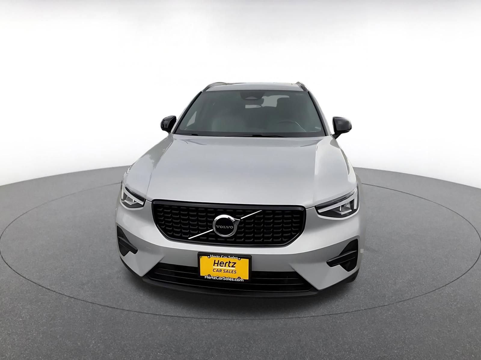 Thumbnail: 2024 Volvo XC40 - 4