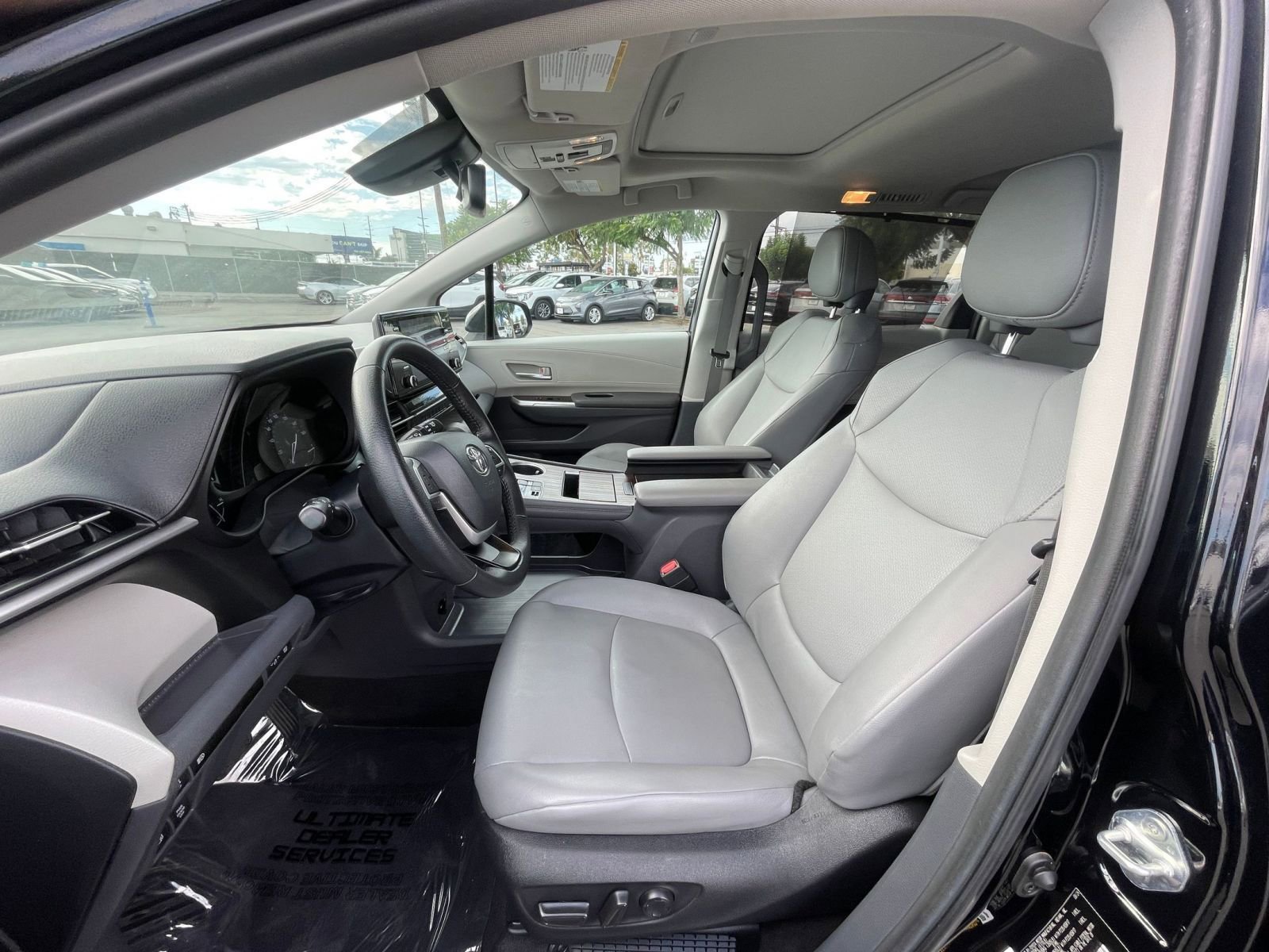 Thumbnail: 2024 Toyota Sienna - 27