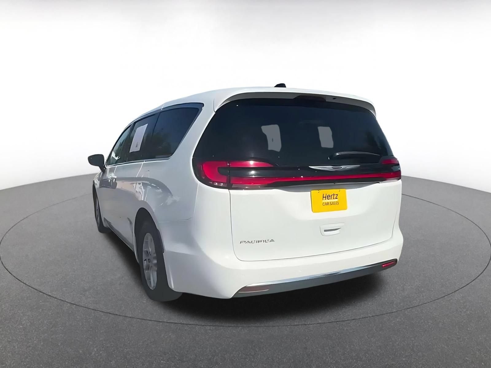 Thumbnail: 2025 Chrysler Pacifica - 10