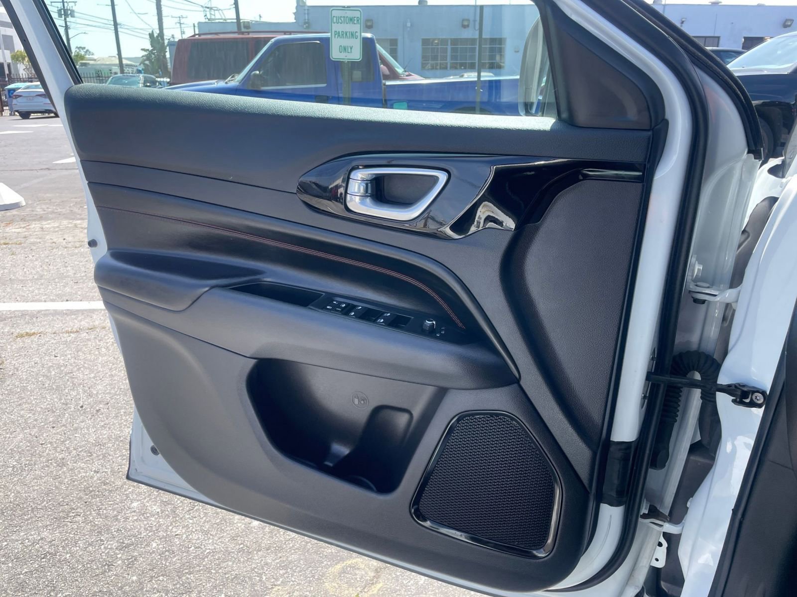 Thumbnail: 2025 Jeep Compass - 18