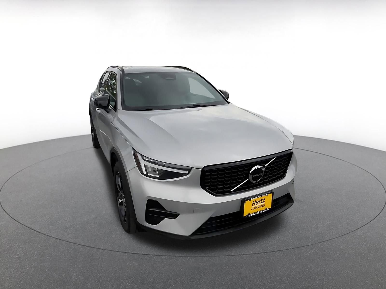 Thumbnail: 2024 Volvo XC40 - 3