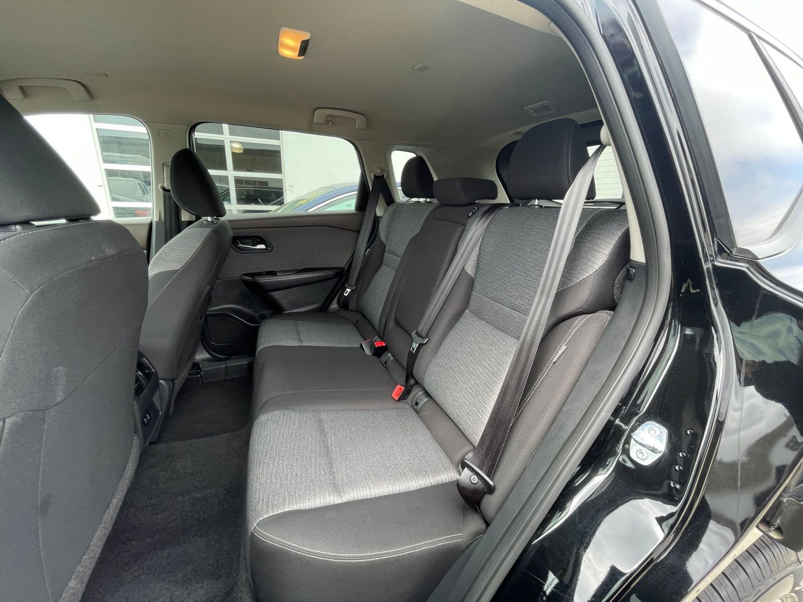 2023 Nissan Rogue SV 26