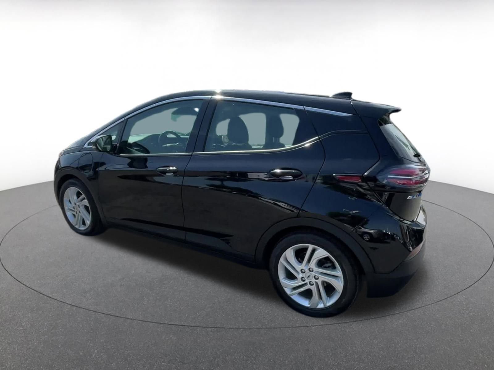 Thumbnail: 2023 Chevrolet Bolt EV - 10