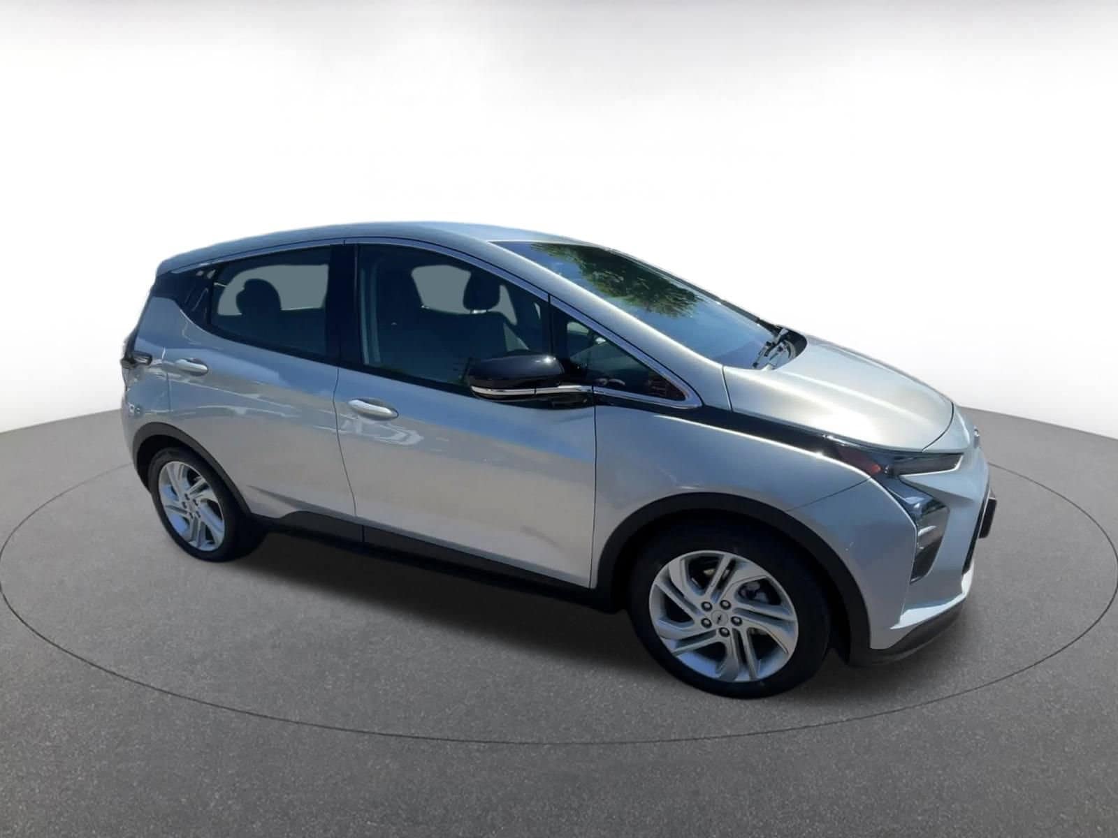 Thumbnail: 2023 Chevrolet Bolt EV - 2