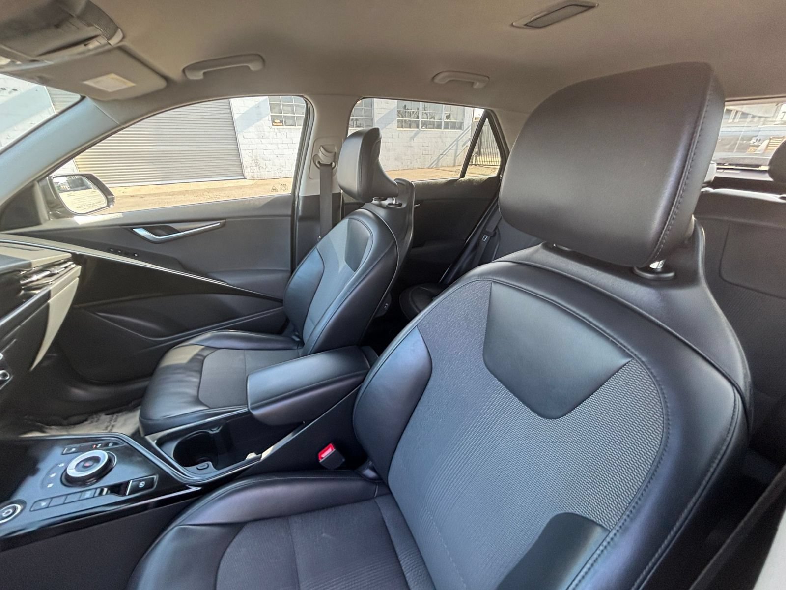 Thumbnail: 2023 Kia Niro - 33