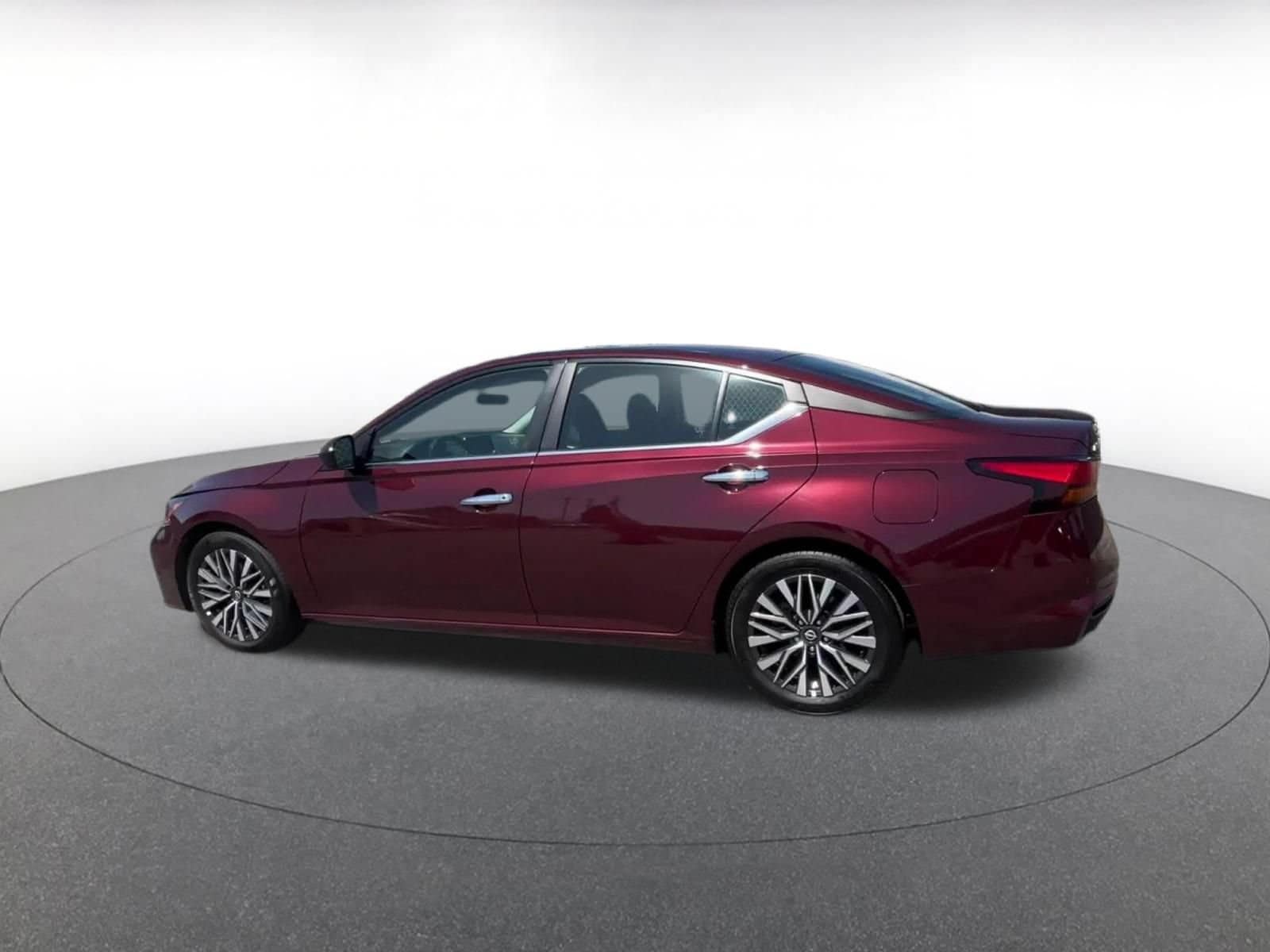 Thumbnail: 2025 Nissan Altima - 9