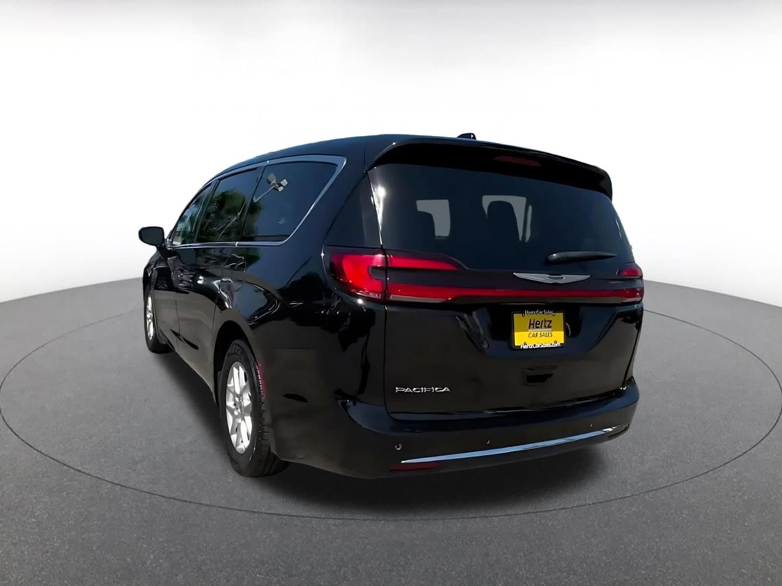 Thumbnail: 2024 Chrysler Pacifica - 10