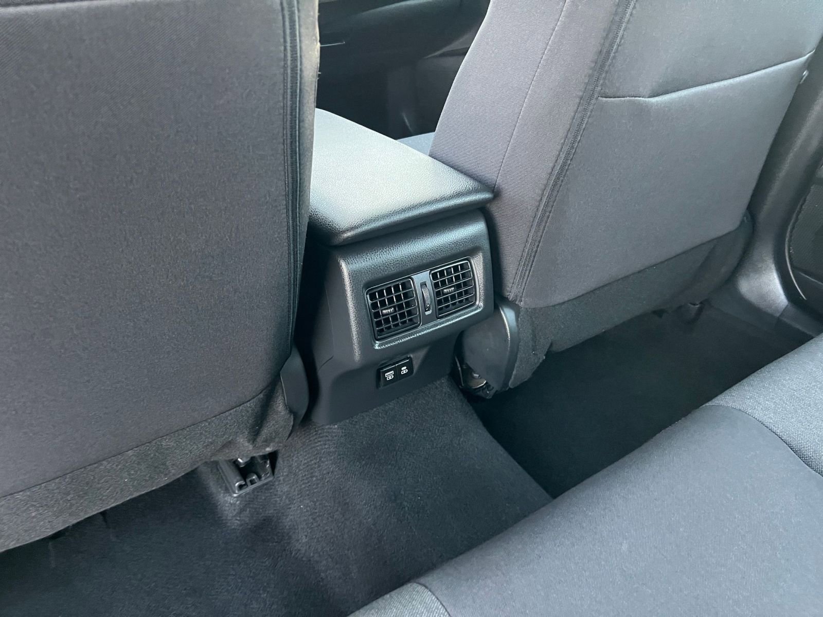 Thumbnail: 2025 Toyota Camry - 25