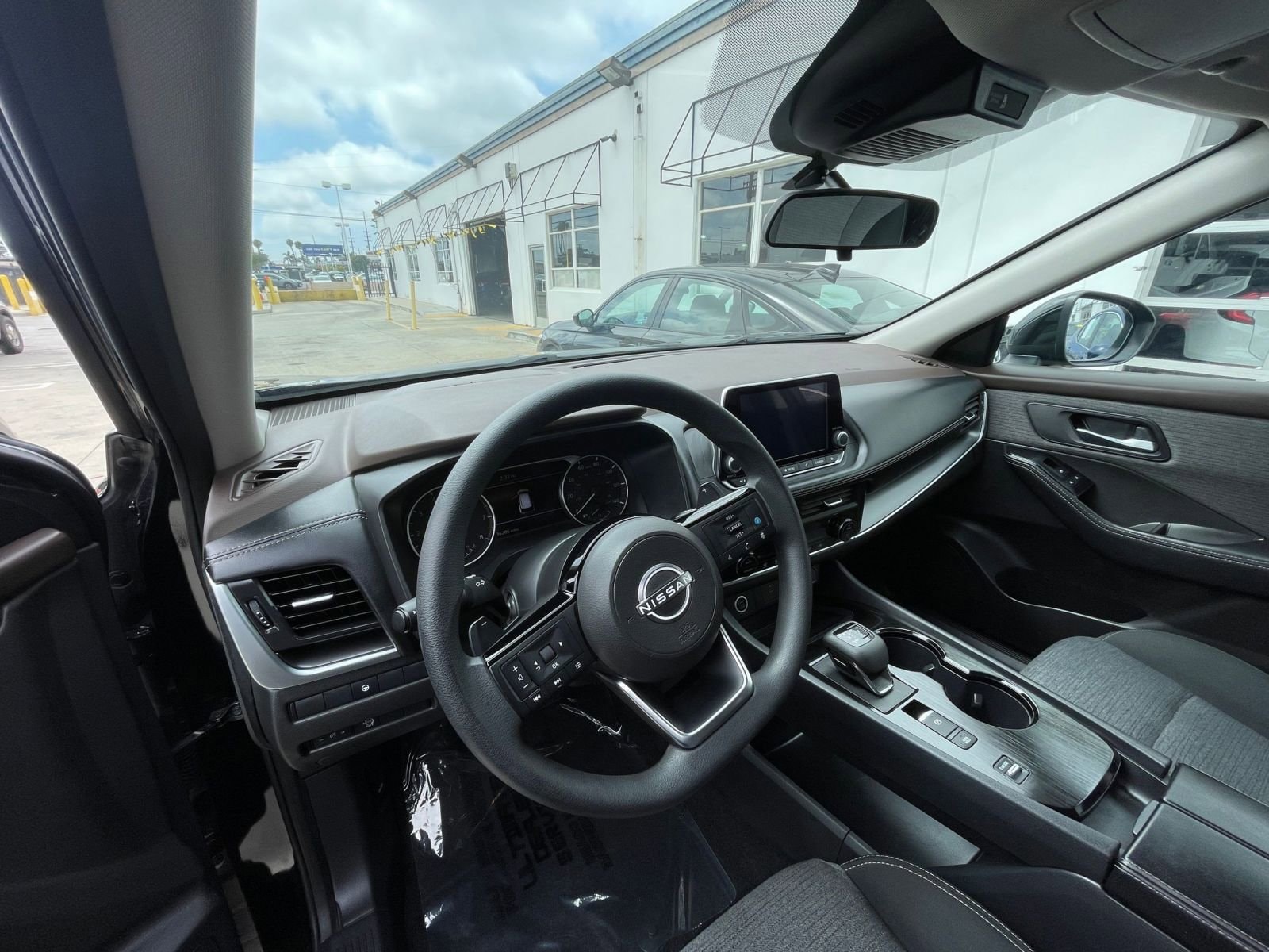 2023 Nissan Rogue SV 34