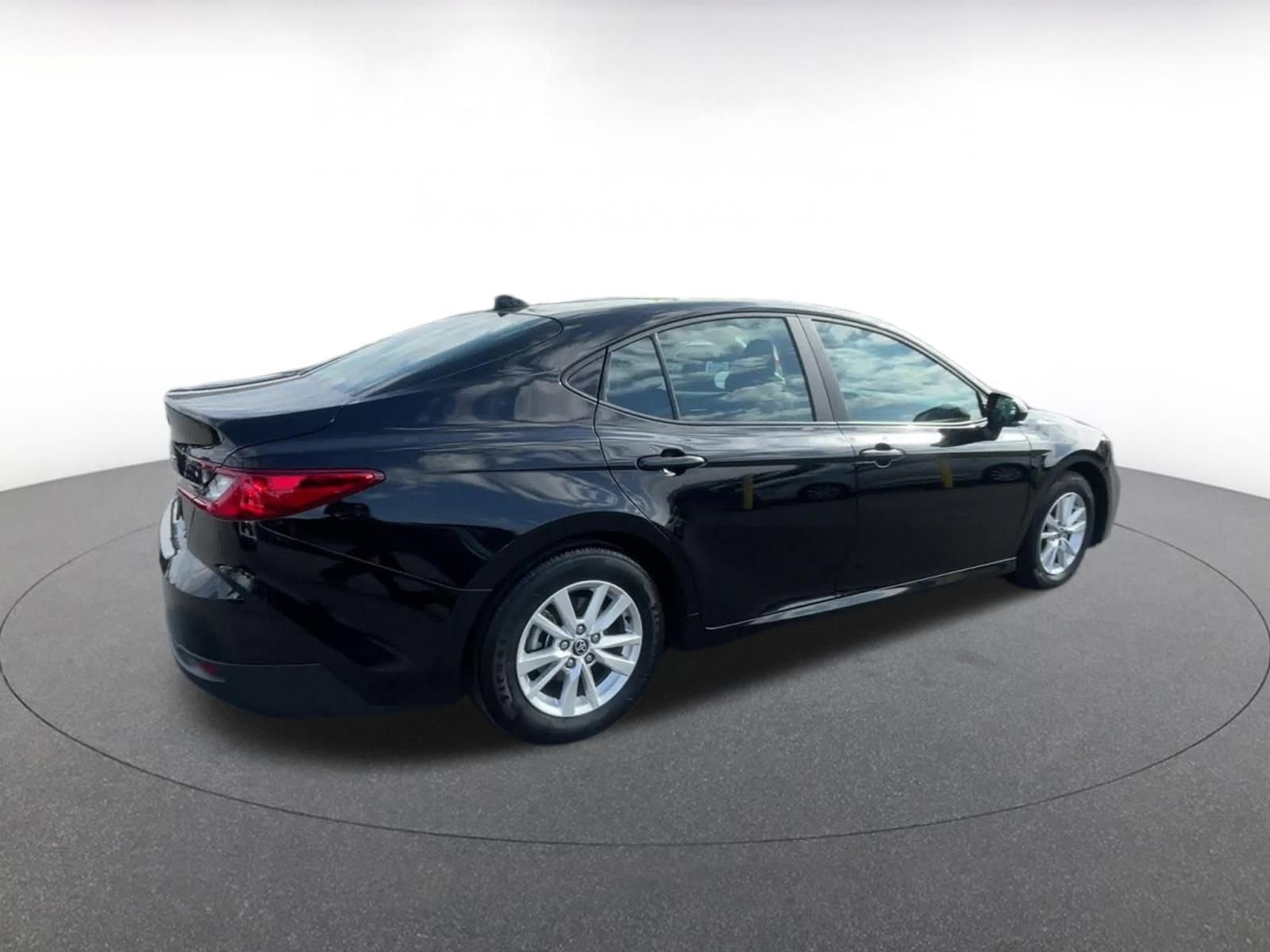 Thumbnail: 2025 Toyota Camry - 15