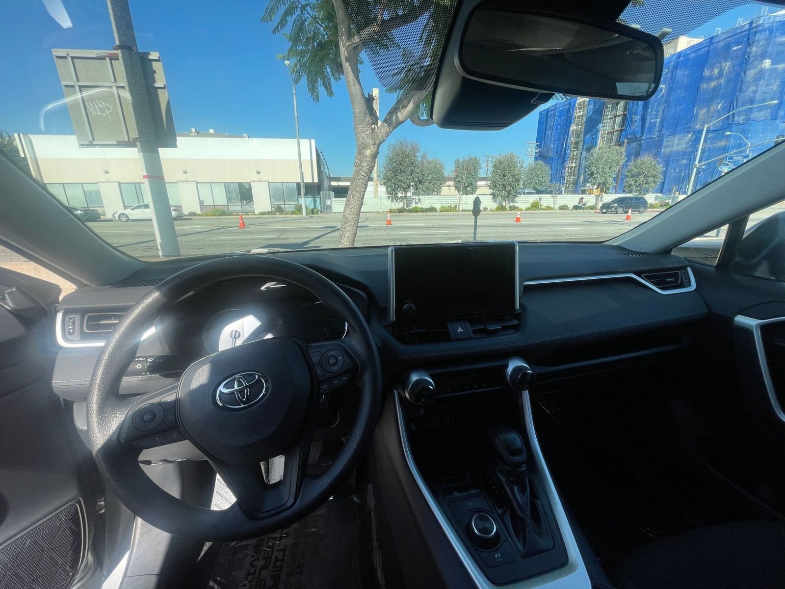 Thumbnail: 2025 Toyota RAV4 - 33