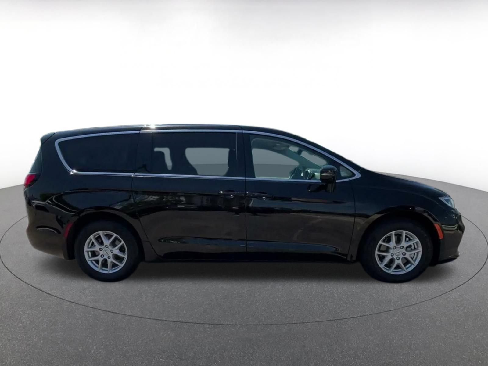 Thumbnail: 2024 Chrysler Pacifica - 15