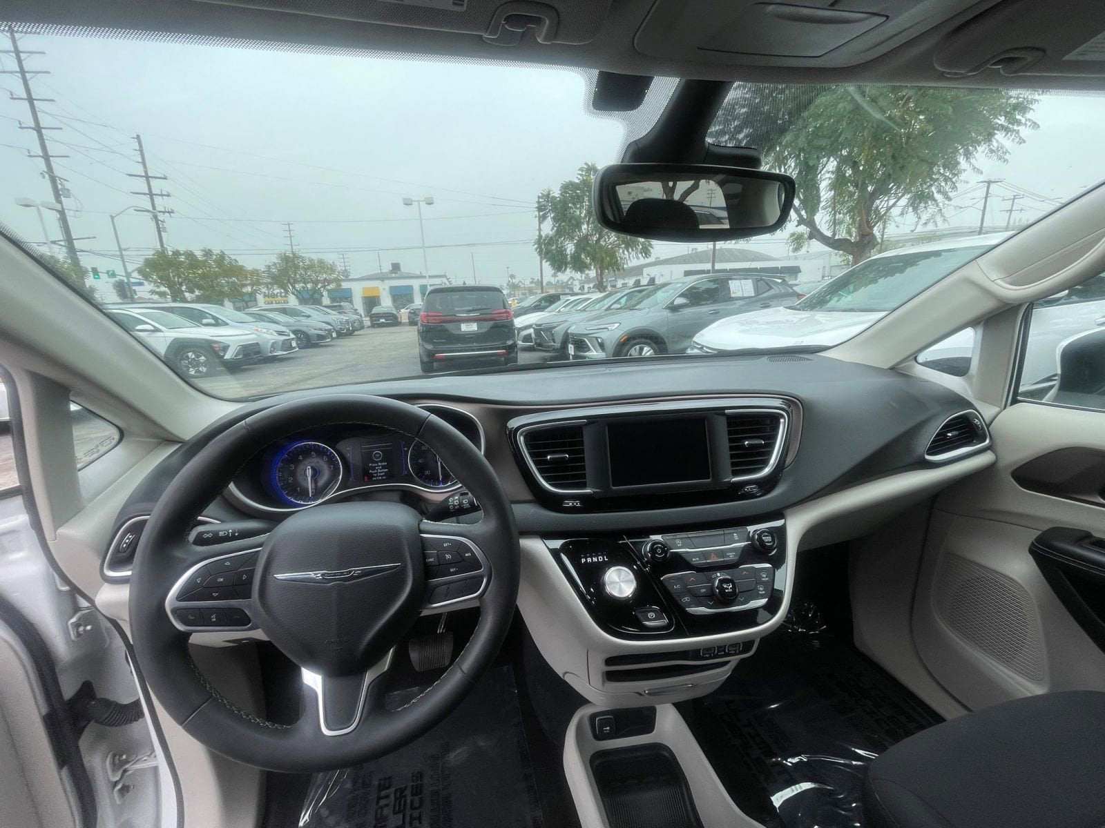 Thumbnail: 2023 Chrysler Voyager - 35