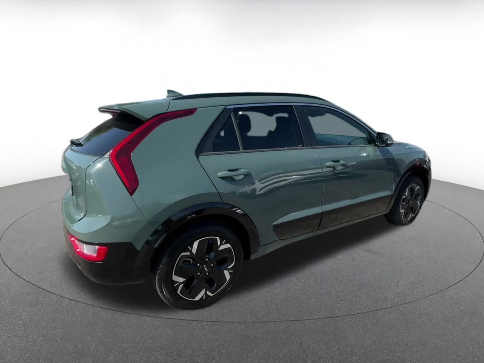 Thumbnail: 2023 Kia Niro - 15