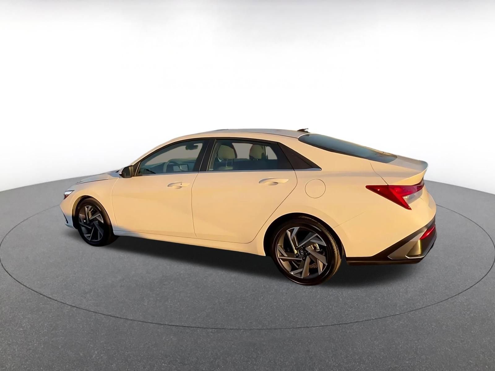 Thumbnail: 2025 Hyundai Elantra - 10