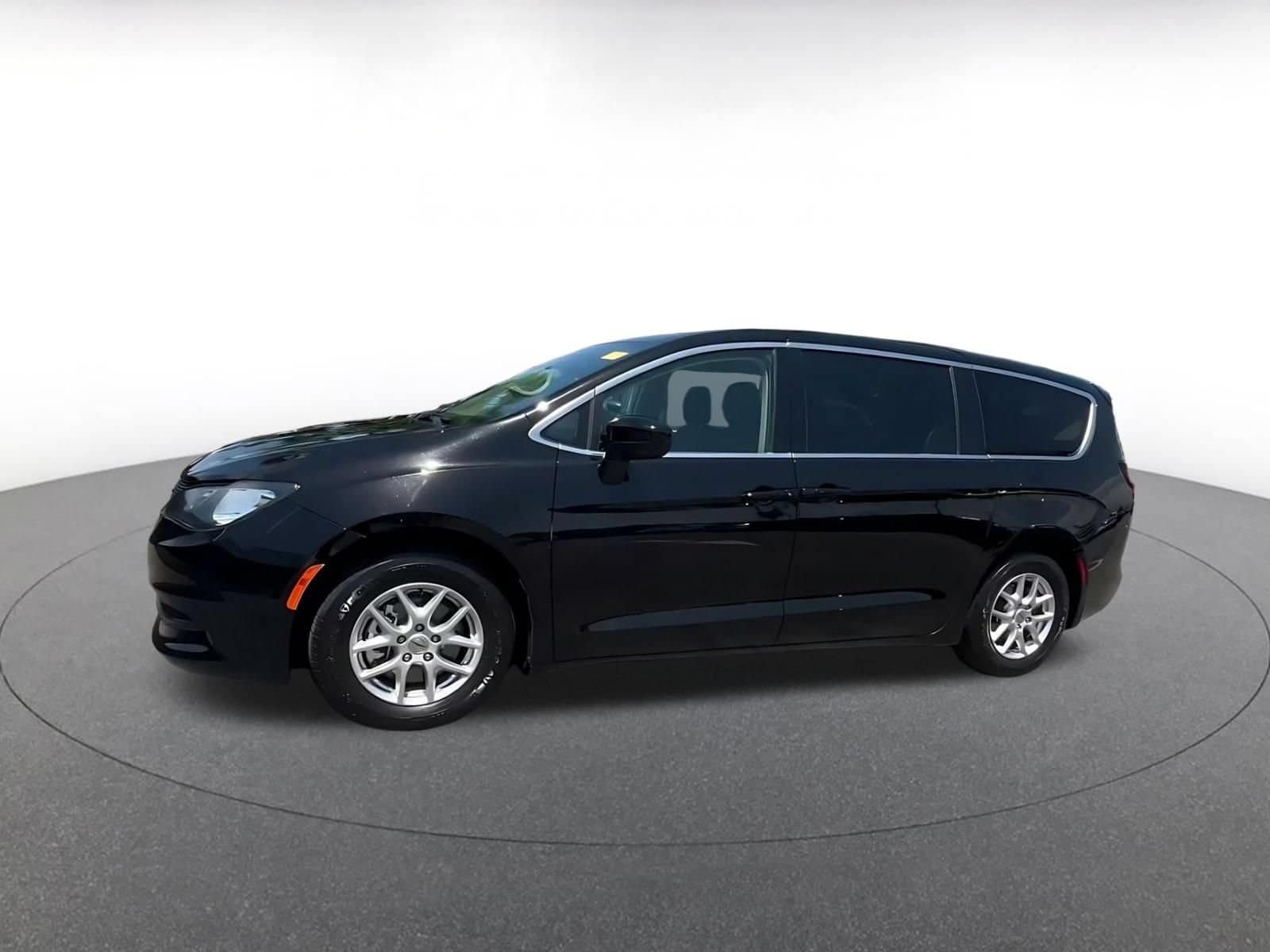 Thumbnail: 2024 Chrysler Voyager - 6
