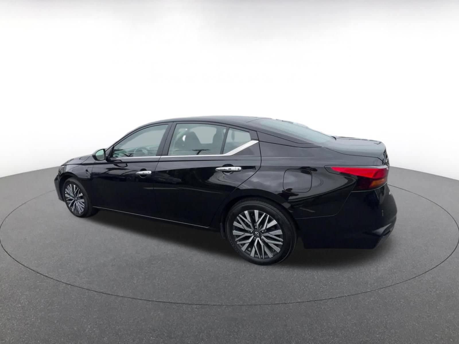 Thumbnail: 2025 Nissan Altima - 10