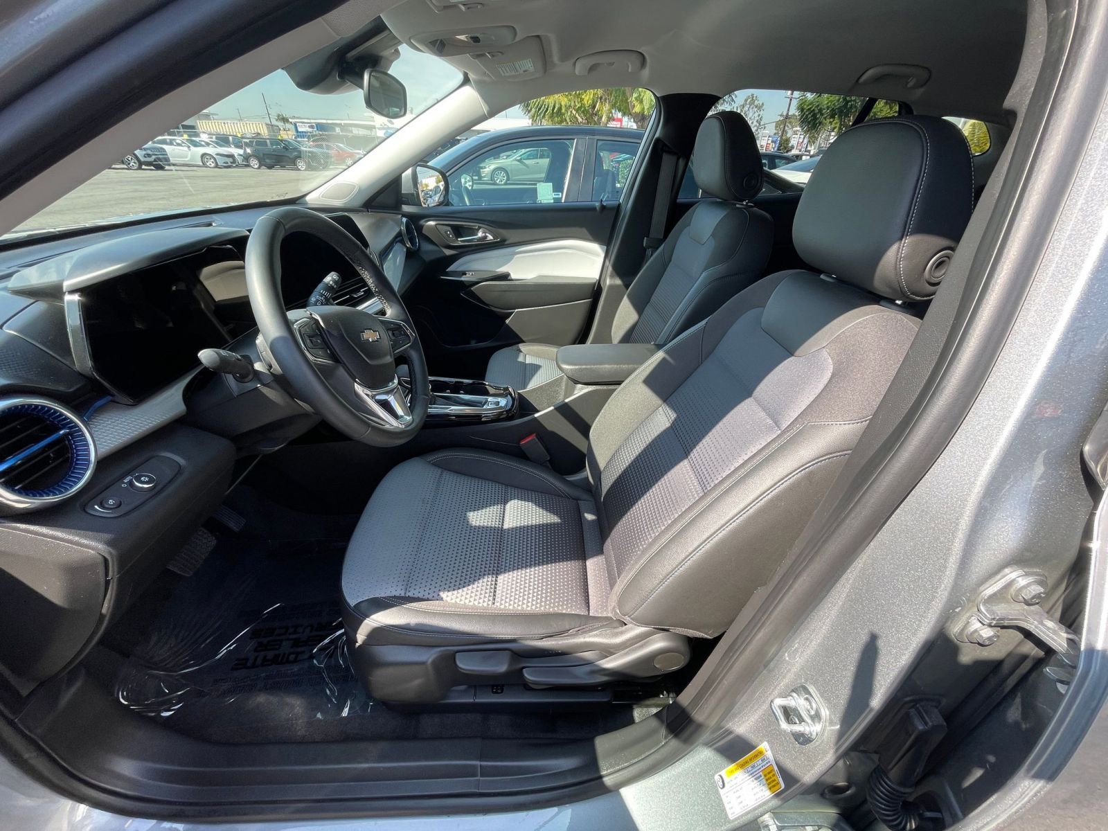 Thumbnail: 2025 Chevrolet Trax - 28