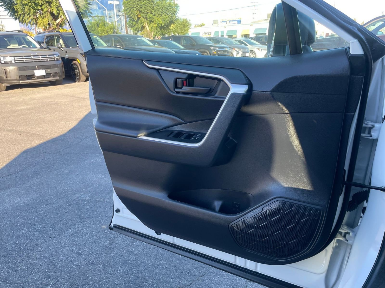 Thumbnail: 2025 Toyota RAV4 - 20