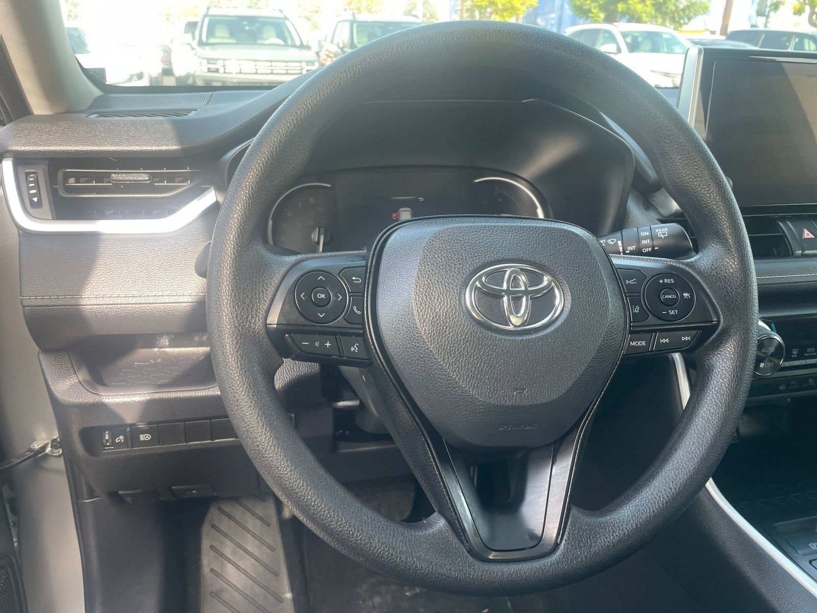 Thumbnail: 2025 Toyota RAV4 - 28