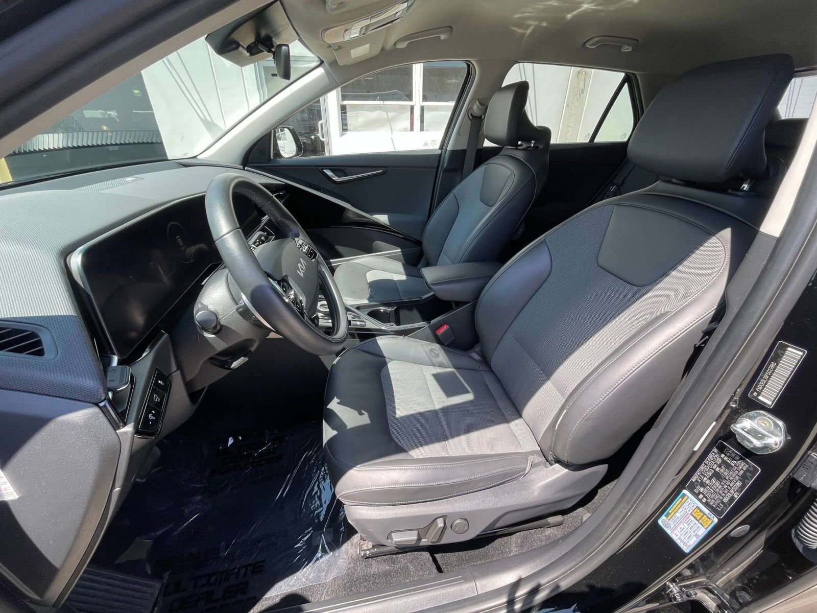 Thumbnail: 2023 Kia Niro - 31