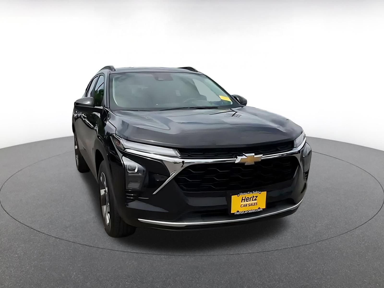Thumbnail: 2025 Chevrolet Trax - 3