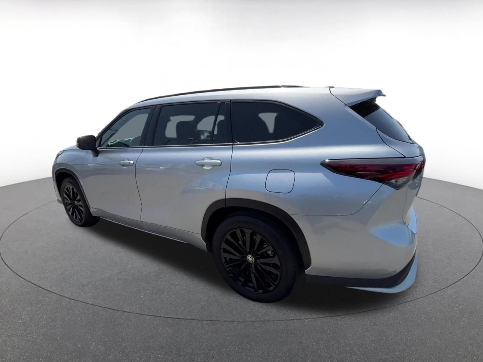 Thumbnail: 2025 Toyota Highlander - 8