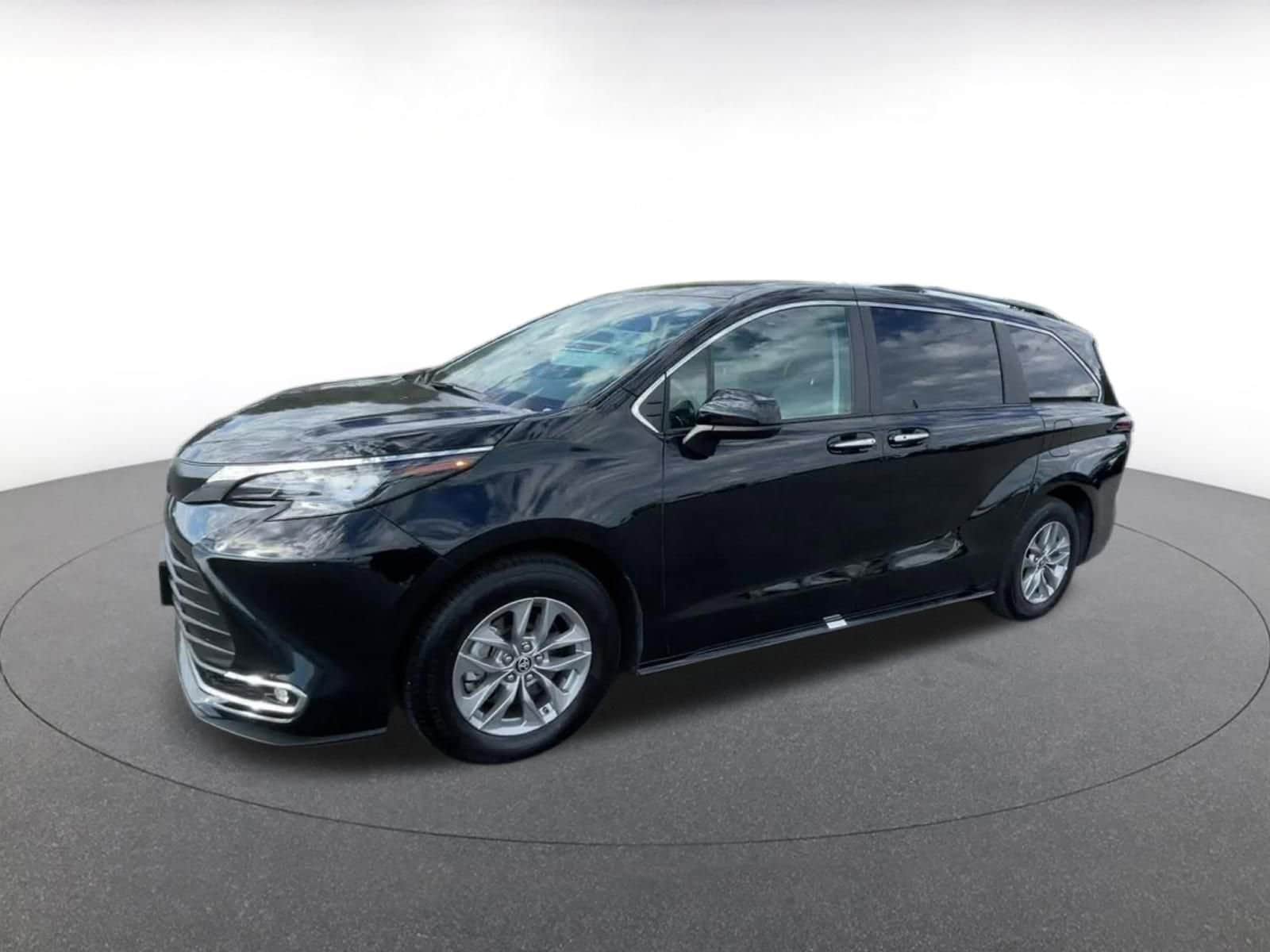 Thumbnail: 2024 Toyota Sienna - 8