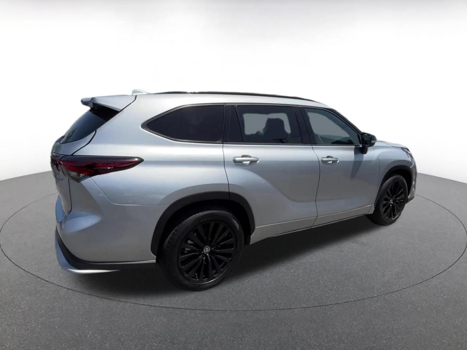Thumbnail: 2025 Toyota Highlander - 11