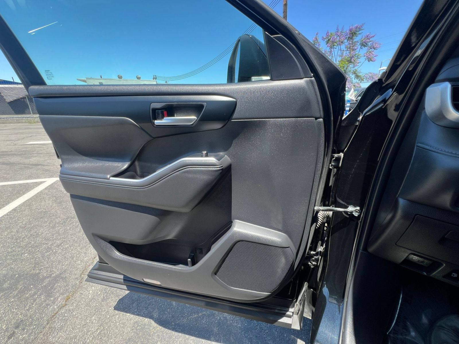 Thumbnail: 2025 Toyota Highlander - 18