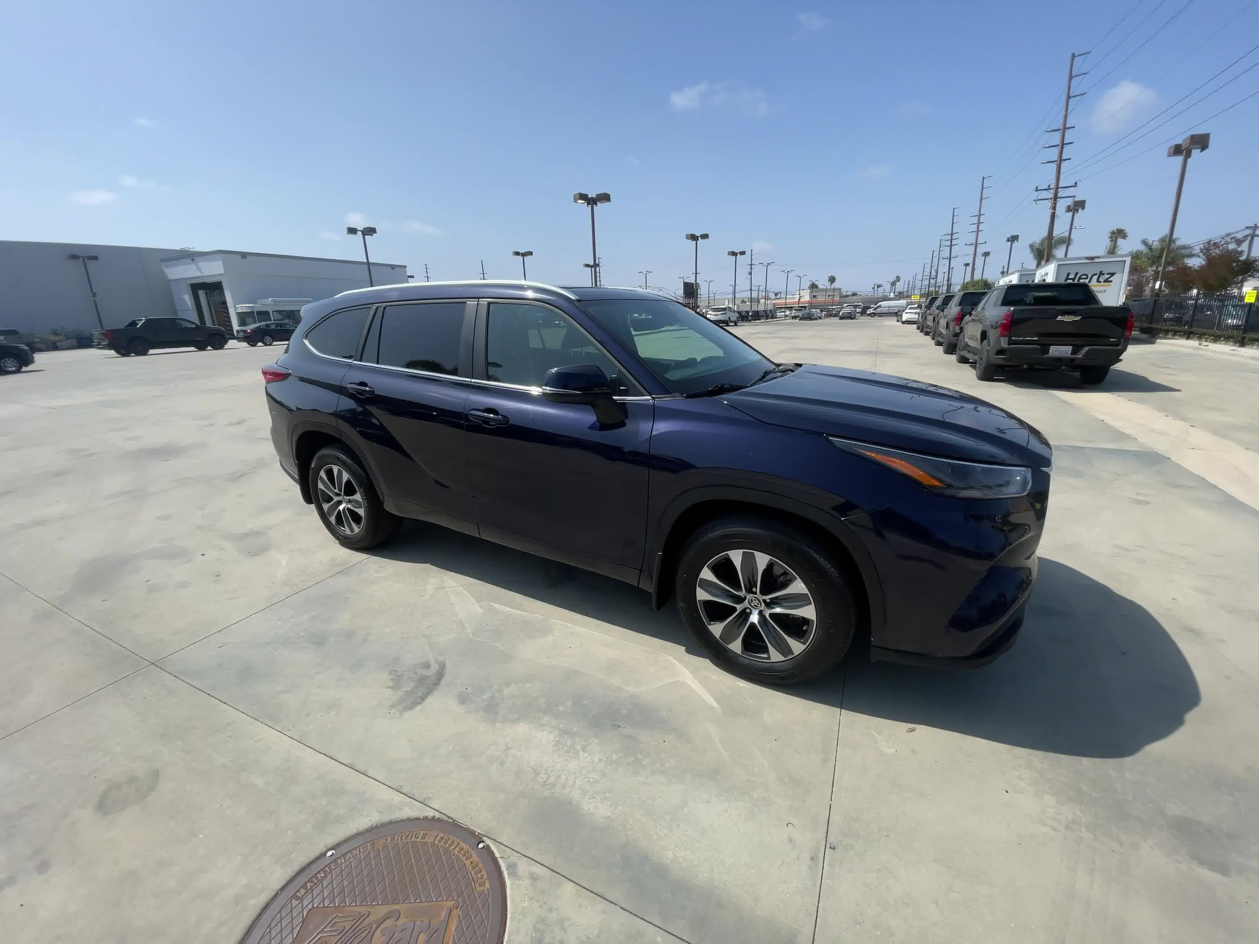 2023 Toyota Highlander XLE 2