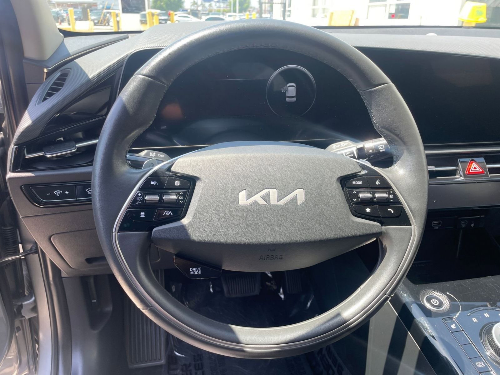 Thumbnail: 2023 Kia Niro - 32
