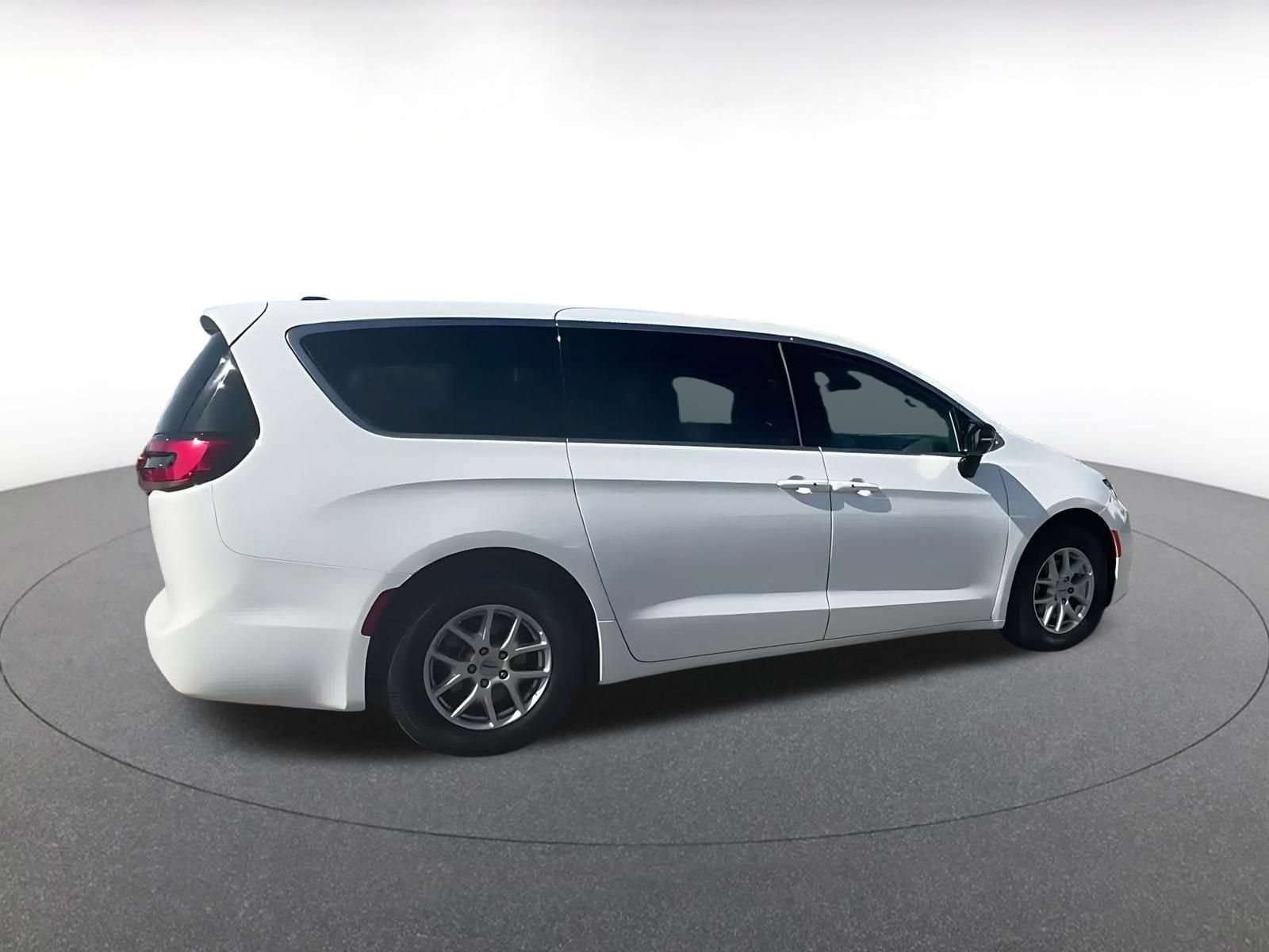 Thumbnail: 2025 Chrysler Pacifica - 14
