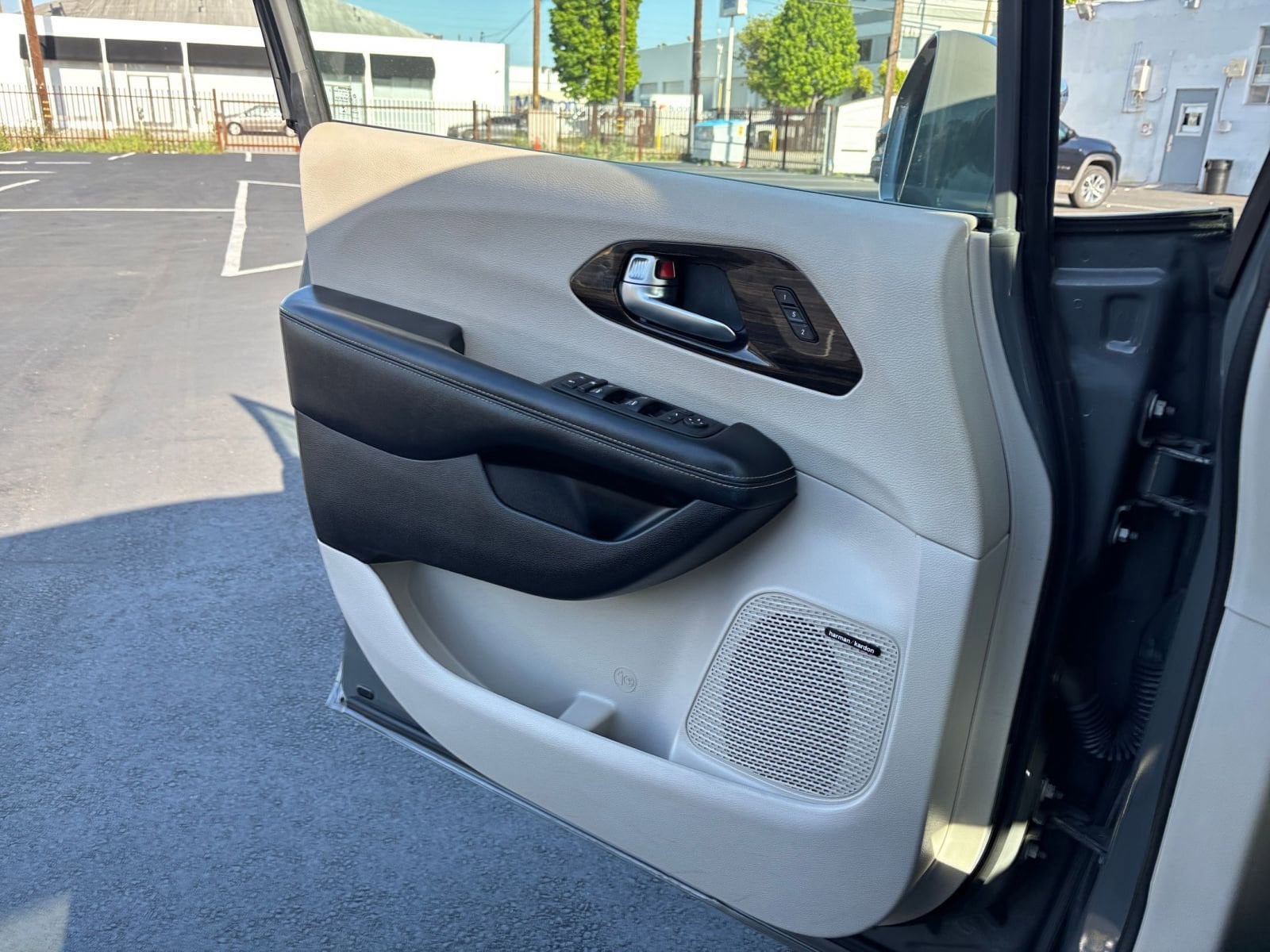 Thumbnail: 2022 Chrysler Pacifica - 18