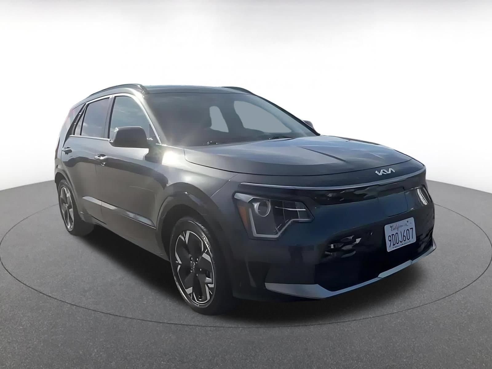 Thumbnail: 2023 Kia Niro - 3