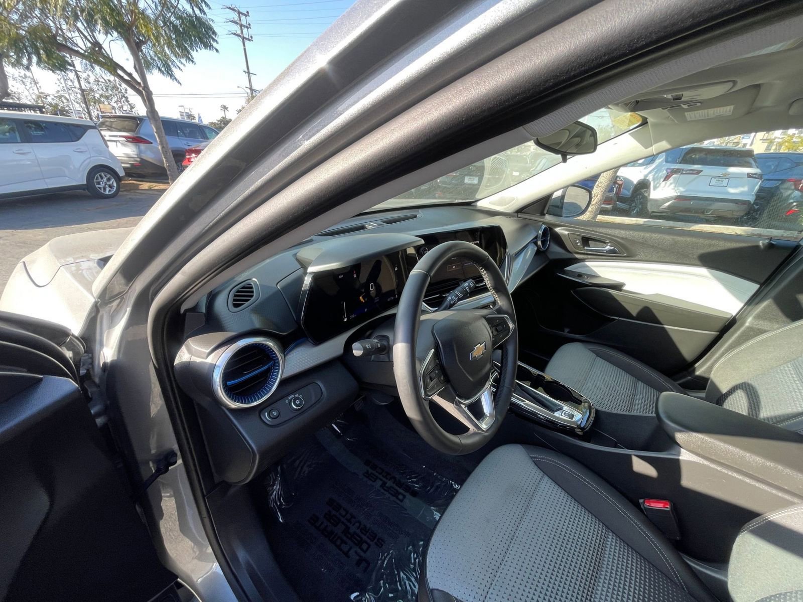 Thumbnail: 2025 Chevrolet Trax - 35